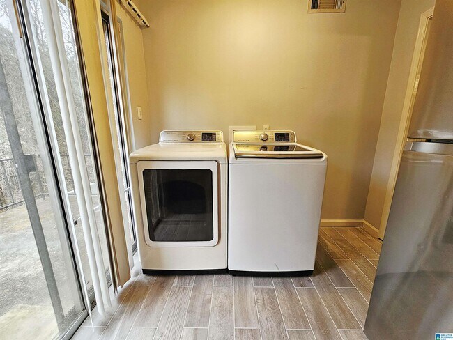 Building Photo - 3425 Sandner Ct