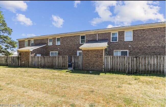Building Photo - 422 Kirkcaldy Ct