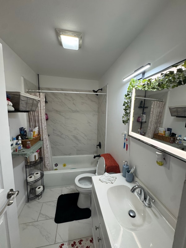 Building Photo - 235 E Olive St