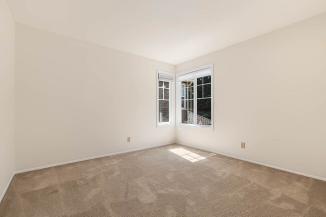 Building Photo - Updated Issaquah Home in Klahanie Neighborhood