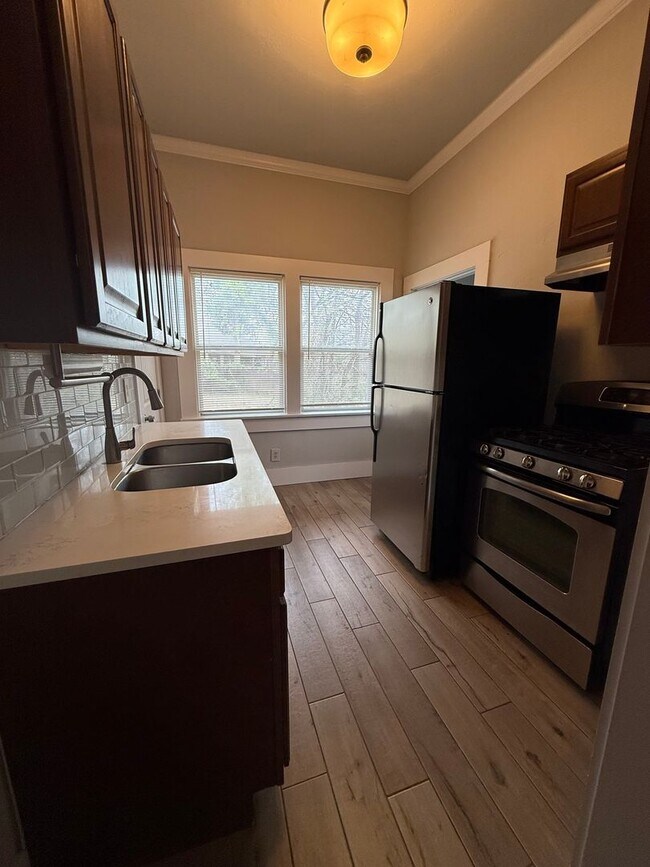 Building Photo - Spacious 3 Bed Near Downtown & OU Health + W/D Included & Driveway Parking