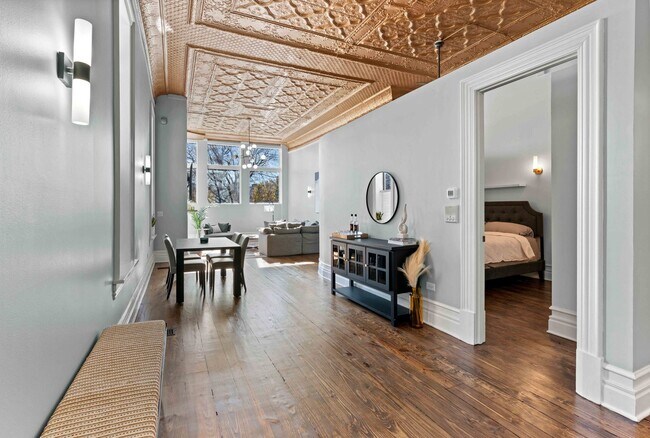 Building Photo - 1400 W Chestnut St