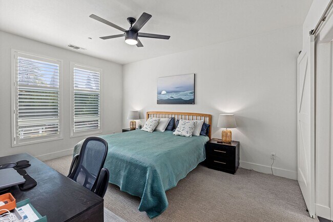 Building Photo - Modern Furnished Townhome in Downtown Napa