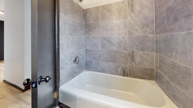 Building Photo - Parma - Ridgewood Lofts - 2 Bedroom - 1 Bath