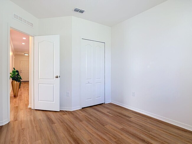 Building Photo - 221 W Fiesta Key Loop