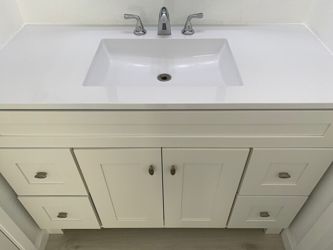 Building Photo - Full remodeled 4 bedroom 3 Bathroom home