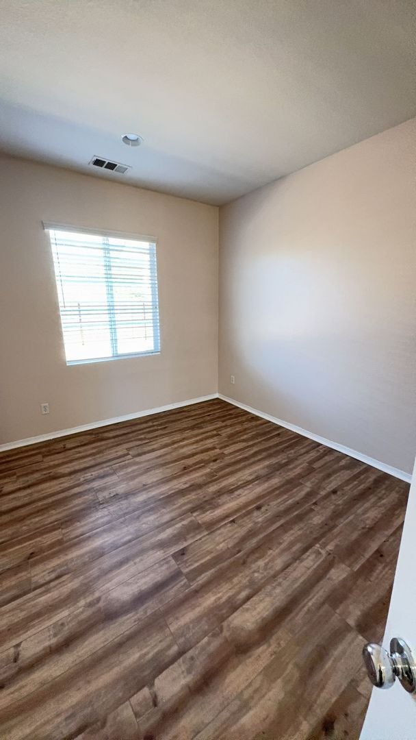 Building Photo - 3 BEDROOM VICTORVILLE HOME