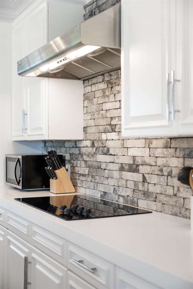Building Photo - 2377 Golf Brook Dr