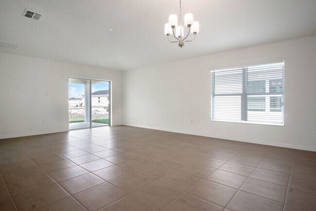 Building Photo - Modern Comfort Meets Convenience