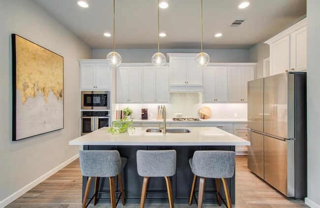 Building Photo - 4910 Morrison Dr