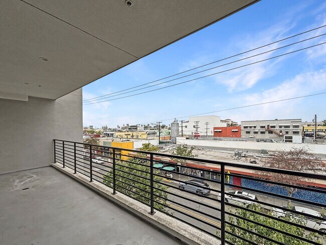 Building Photo - Modern 2BD/2BA Condo in North Park W/ High...