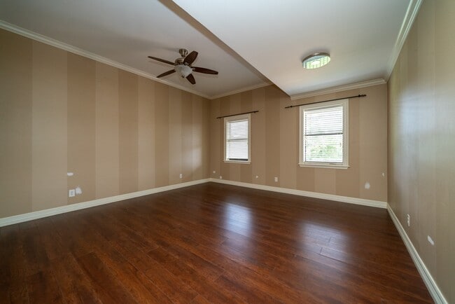 Building Photo - 830 Forest Lake W