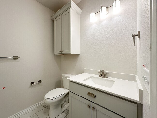 Building Photo - 4437 W Bronco Dr
