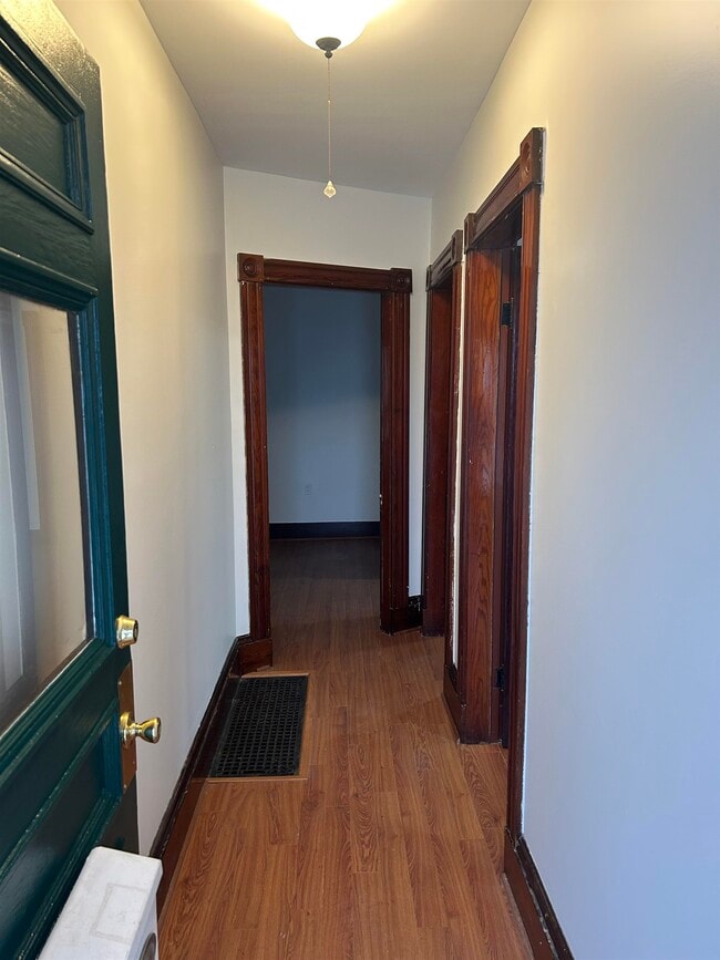 Building Photo - 6 Holmes St