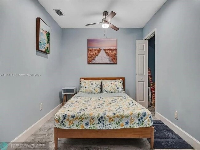 Building Photo - 1500 NE 4th St