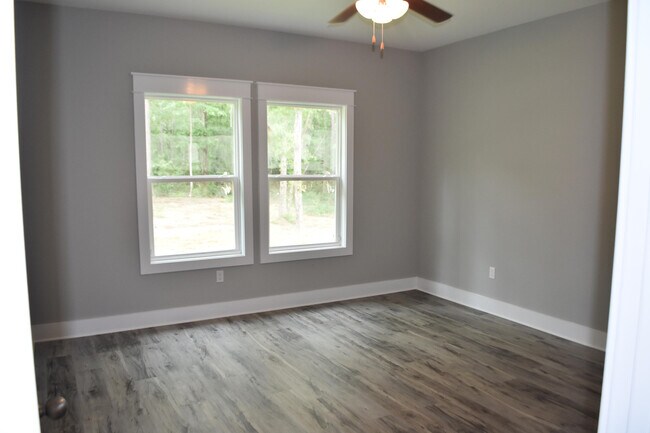 Building Photo - 15 Oakfield Dr