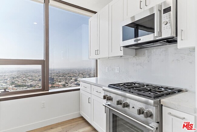 Building Photo - 1100 Wilshire Blvd