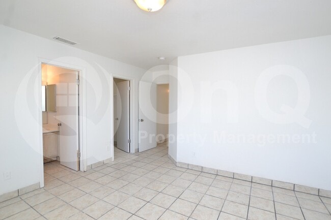 Building Photo - 10713 W Montecito Ave
