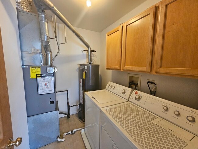 Building Photo - 852 Woodewind Dr