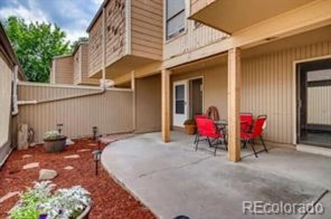 Building Photo - Beautifully Remodeled 3 bedroom Townhome in the Pinery.