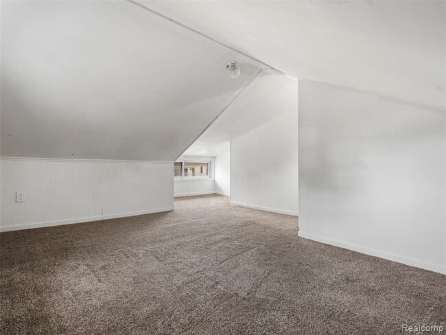 Building Photo - 7060 Maxwell Ave