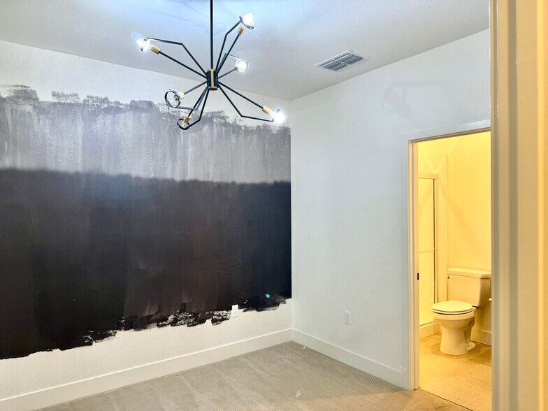 Ground Floor Bedroom - 204 Plum Tree St