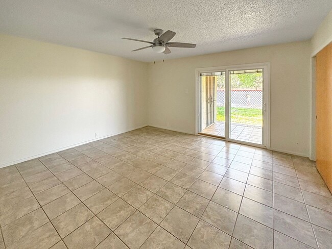 Building Photo - 1026 E Highland Dr