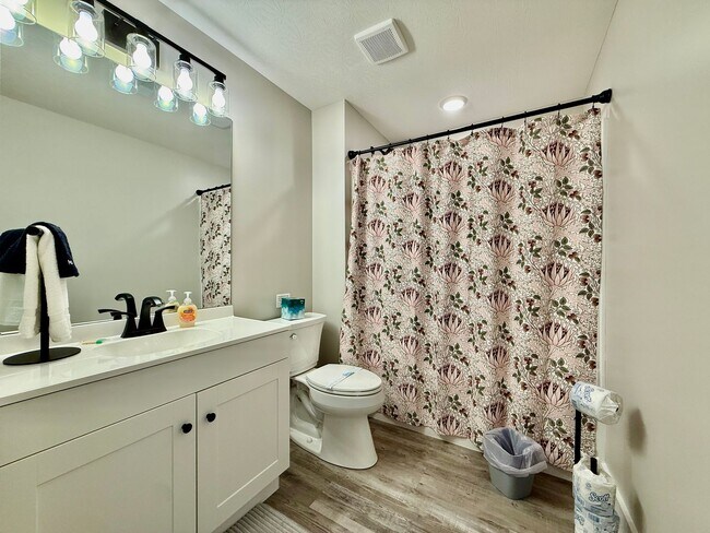 Building Photo - New Construction Home In West Chester, OH 5 BR