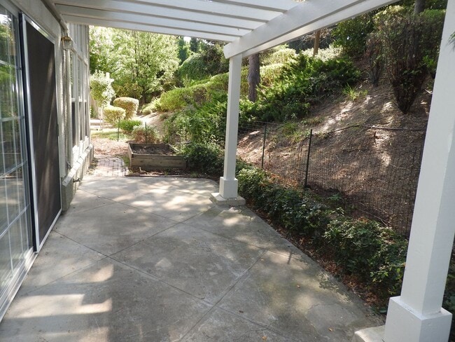 Building Photo - Beautiful Granite Bay Home in Gated Community