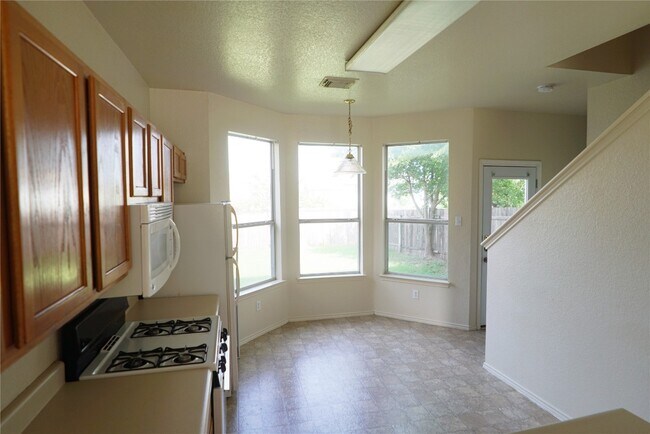 Building Photo - 2818 Southampton Way