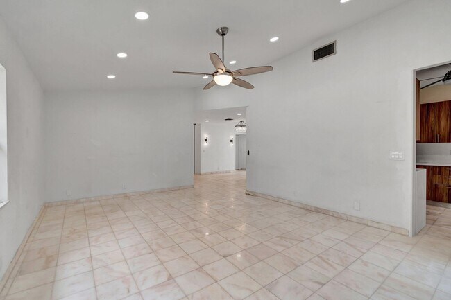 Building Photo - 7810 Villa Nova Dr