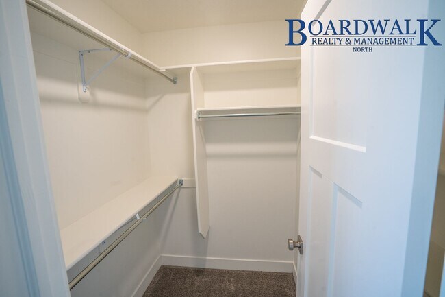 Building Photo - 440 1625 N