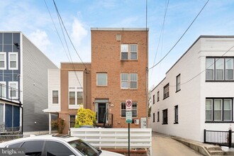 Building Photo - 1829 Providence St NE