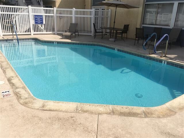 Building Photo - Gated Upstairs 2BD/2BA Condo, 2 Gated Rese...