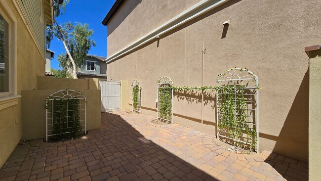 Building Photo - SOLAR home in amenity rich Verrado!