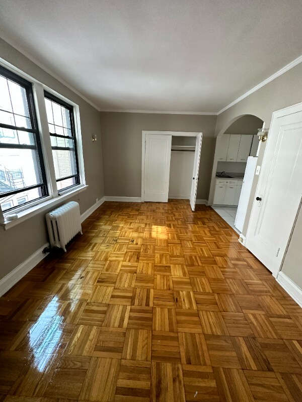 Primary Photo - 1209 W Sherwin Ave