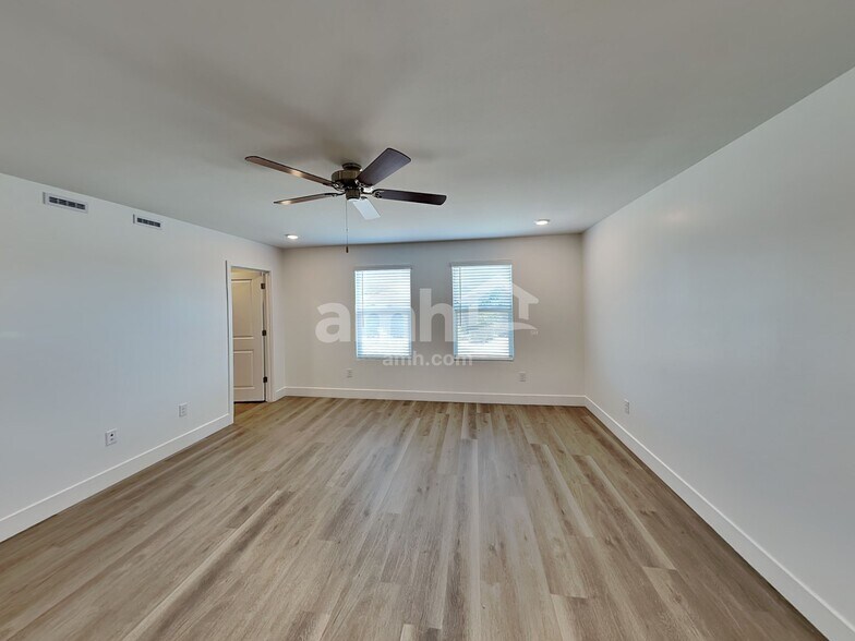 Building Photo - 9604 Harkes Dr
