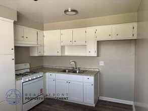 Building Photo - 117 E. Leatrice