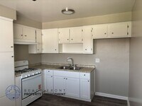 Building Photo - 117 E. Leatrice