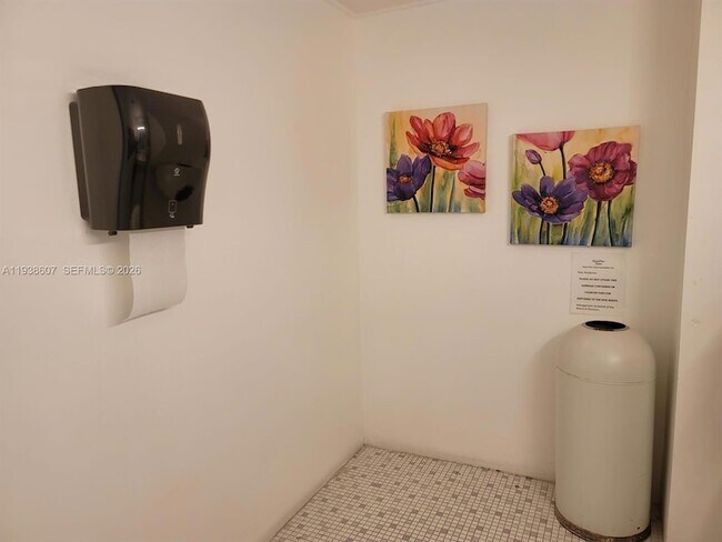 Building Photo - 401 Golden Isles Dr