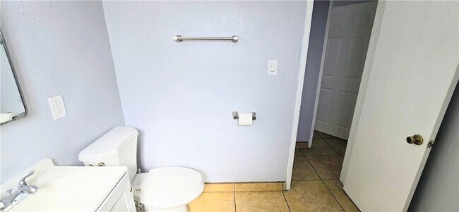 Building Photo - 1342 E 77th Pl