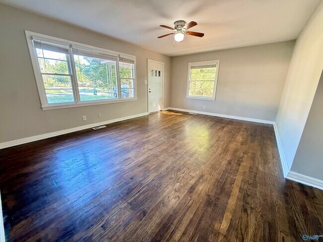 Building Photo - 117 Meadow Dr