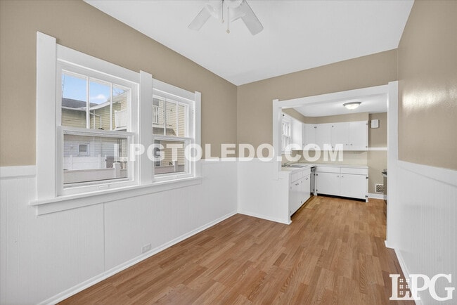 Building Photo - 4136 N Lockwood Ave