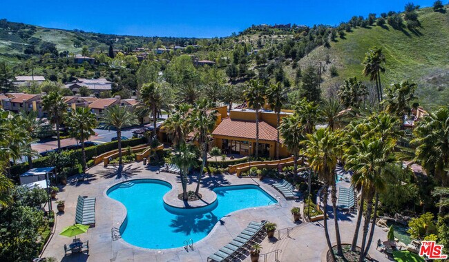 Building Photo - 5736 Las Virgenes Rd
