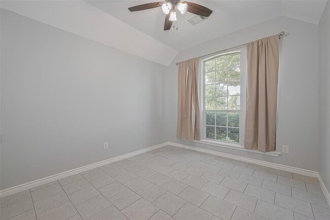 Building Photo - 9631 Highland Pointe Dr