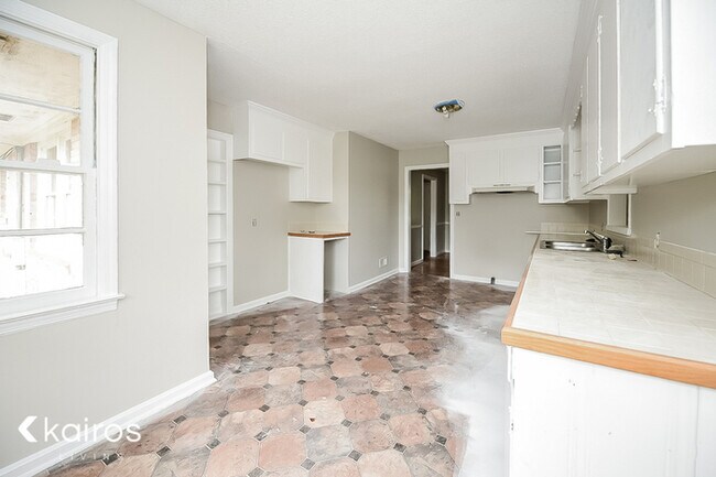 Building Photo - 1703 Morninghill Drive