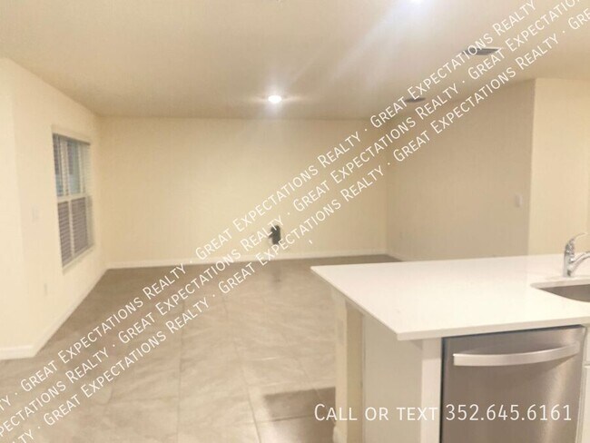 Building Photo - 6563 SE 1st Lp