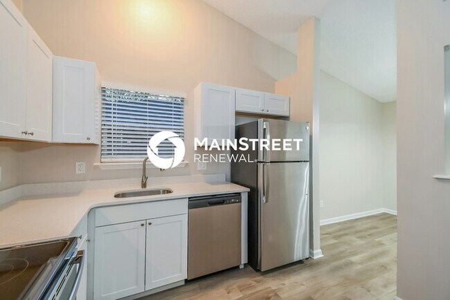 Building Photo - 3 Bedroom Pet-Friendly Home in Jacksonville, FL with Main Street Renewal