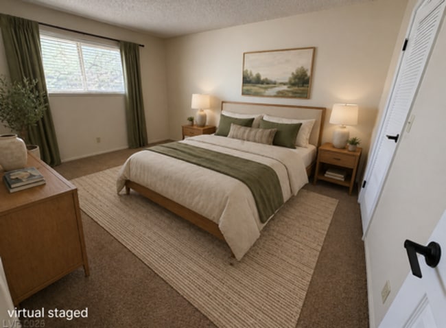 Building Photo - Beautiful home look, 4-plex, across from UNLV