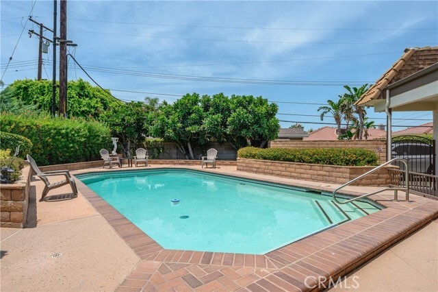 Building Photo - 2328 E Vine Ave